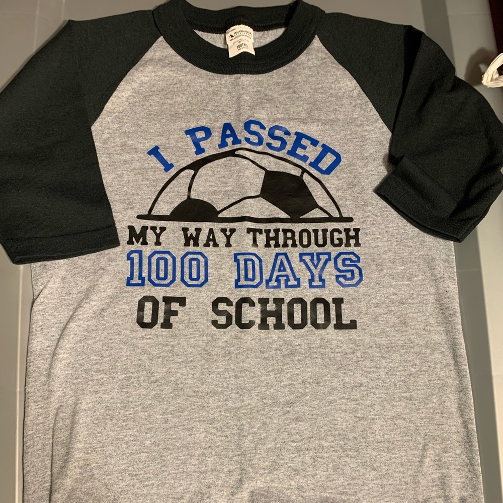 NWOT 3/4 sleeve raglan 100 girls size small